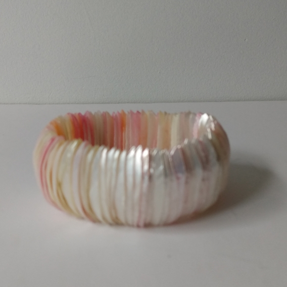 Mother of Pearl Shell Stretch Bracelet - Picture 2 of 5